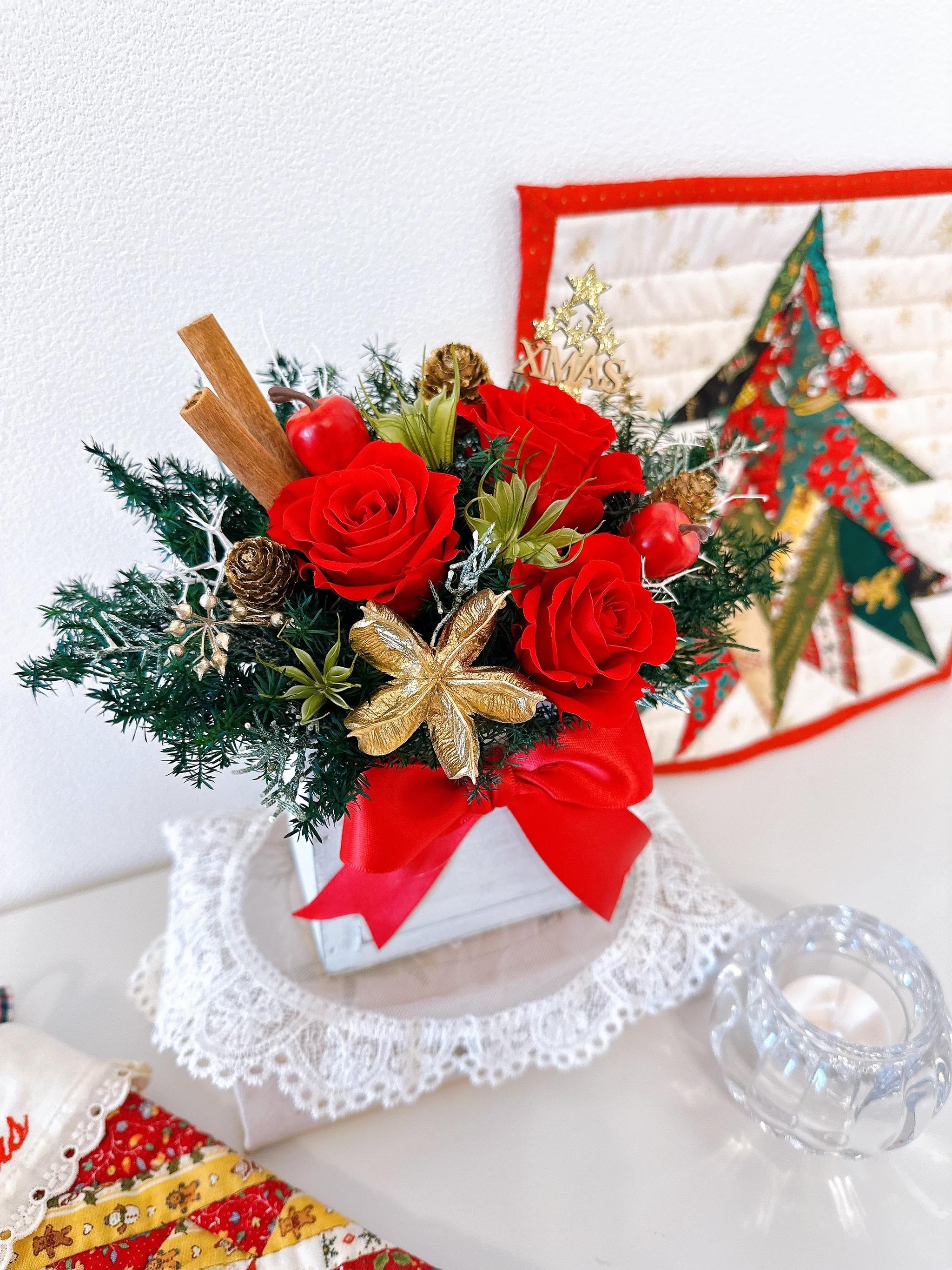 Noël Rouge（ノエル・ルージュ）  赤いバラとゴールドが彩るクリスマスアレンジ ギフト プリザーブドフラワー | 6枚目